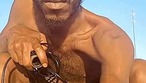 taste the air while working out solo 😏