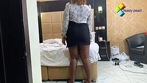 Quick free fuck with a lodged tourist showing close-up big pussy in homemade clip