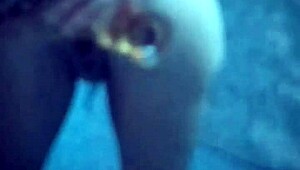 la pandita recibe el año caliente con su juguete favorito