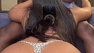 Смаян съм като виждам как тя се наслаждава на BBC докато мъжът й е далеч - аматьорска двойка Nysdel.