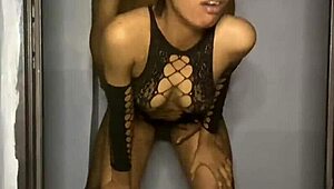 Ebony Babe Screams as Black Cock Makes Her Cum