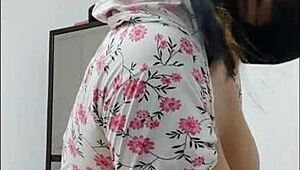 Solo girl with big ass shakes her big boobs