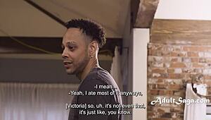 Victoria Voxxx huutaa kun Donny Sins naida hänen isoa perseään rajusti interracial-skenessä