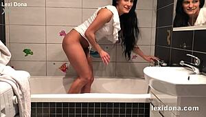 Lexidona shows off her pee pee in Czech