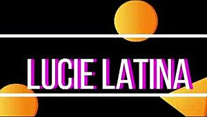 antes de irse a trabajar la cojo duro en la puerta de la casa y la mando a la calle con su coño bien untado