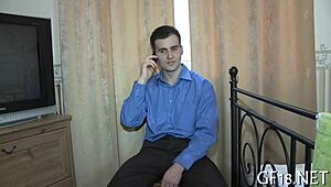 Do prdele! Naughty holka zvedá dlouhé nohy na horkou akci!