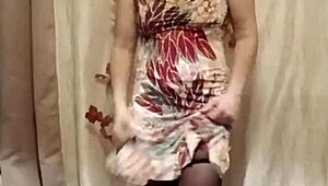 Hey, watch me flash as your dirty-talking housewife slave