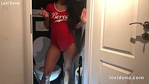 Lexidona shows off her pee pee in Czech