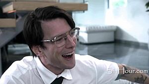 MILF führt junge Prediger in verbotenem Dreier mit Faith