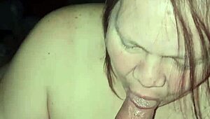 Verdammt, diese MILF schluckt Sperma während ihre Fotze durchgehämmert wird!