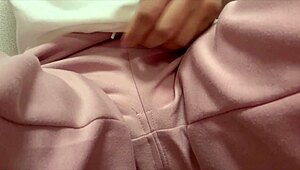 うーん、午前3時遅くにマスターベーションしたくてたまらない…いっぱいイタズラ汁出ちゃう！！