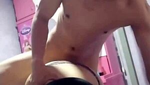 Le Doy con Todo Hilo Sin Quitarle la Faldita