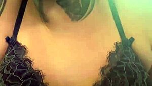 Fiquei com tesão na academia e gozei no banheiro