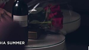 Mature Wife India Summer Invites BFF Reagan Foxx for Licking