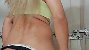 watch rica trans pollita metiendo pene