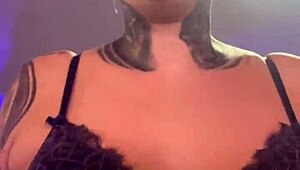 Fiquei com tesão na academia e gozei no banheiro