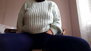 職場オフィスでスリル満点の危険オナニー