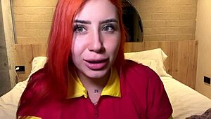 Cajera from Oxxo records private video for her boss. How did it leak?