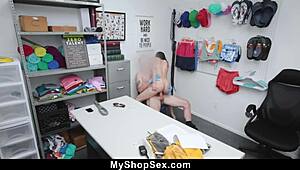 גבר, ג'ודי ג'ולי נתפסה גונבת, עכשיו היא רוכבת על השומר! 😳