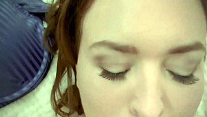 Vittu! Luotettava ystäväni osoittautui kuumaksi mommy milfiksi sängyssä!