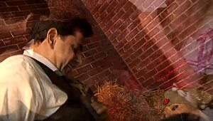 Una linda Fraulein se une a rubia mona para trío