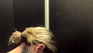 Fiquei com tesão na academia e gozei no banheiro