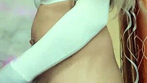 rica blanca transexual jalando polla crossdressing