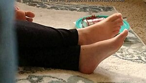 Cute hidden feet in candid fetish view