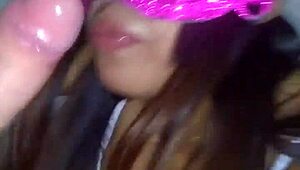 Mira como chupo la verga de mi jefe para un salario apropiado