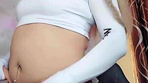 rica blanca transexual jalando polla crossdressing