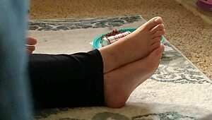 Cute hidden feet in candid fetish view