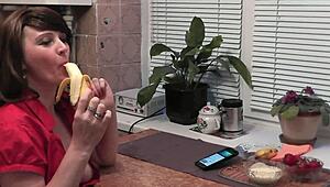 sexy milf frina givin’ blowjobs like crazy, cum in mouth! 😍