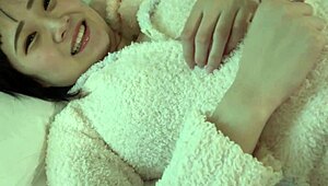 Beautiful 18-Year-Old Suzu-Chan Shows Off Stunning Curves in Intimate Uncensored Play