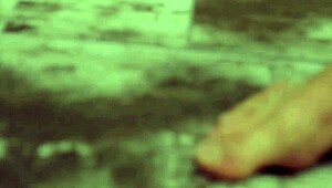 Solo Cewek Seksi Goda Tetek dan Memek Main Dildo