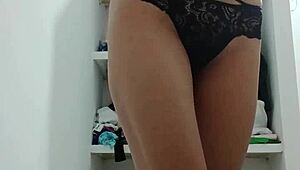 kuuma teini 18+18, riisuutko alasti kameran edessä kun opettaja katsoo?