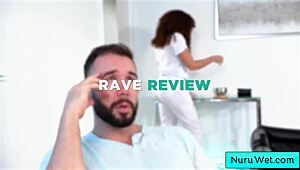 מסאז'ית שחורה נותנת נורו רטוב - מזיינים את וילו ריידר