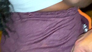 sestal sem seksi latinsko sosedo na prostem in jo prepričal, da pokaže svojo veliko rit