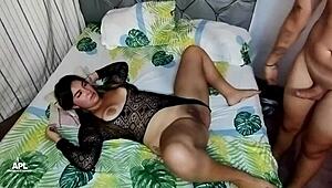 Cogiendome a la Empleada Mientras Mi Esposa No Está