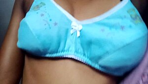 डेजी गर्ल कास्टिंग इंटरव्यू में सुपर अमेजिंग नेचुरल बूब्स दिखाती है