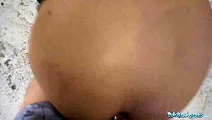 Javni agent se sastaje sa ebony Latinom Linda Baker za pušenje velikih sisa i javni seks.