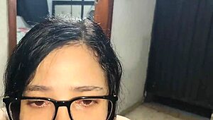 petite teen babe gives sloppy rimjob in leaked clip