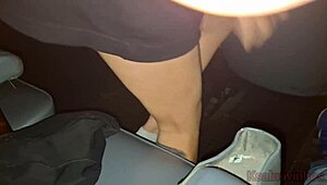 Corno leva esposa ao cine porno para transar com estranhos outdoor