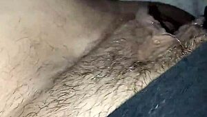 Ruiken deze zwarte slips naar kut en zwangerschap?