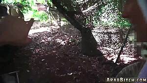 נערות קעקוע ראשונה פעם אוננות וובקאם במדי צבא בחוץ