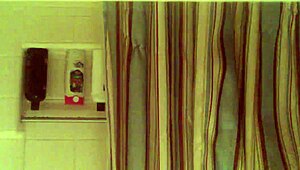 Yo, check my solo bathroom play, so wet!