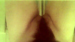 Yo, check my solo bathroom play, so wet!