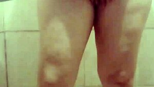 Auroraestelar Flashing and Masturbating During Her Bath