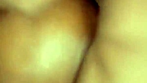 a félénk szűz mostohahúgom könyörög az első análomért