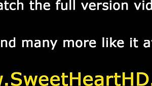 Recepčná lesbička vyliže babu v pančuchách v kancelárii