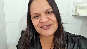 safada shares spicy clips over whatsapp with her latina charm and big ass